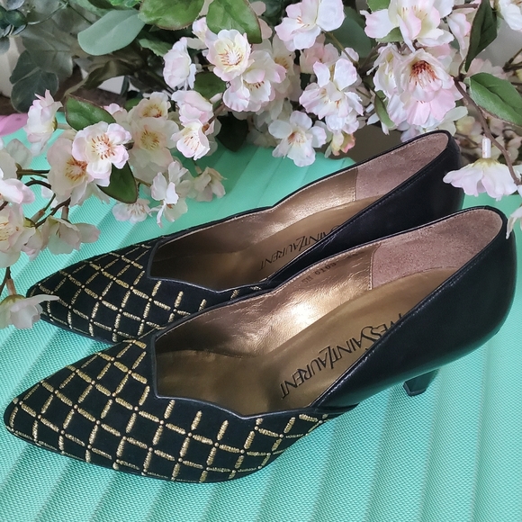 Yves Saint Laurent Shoes - 😘FINAL SALE YSL heels🤩